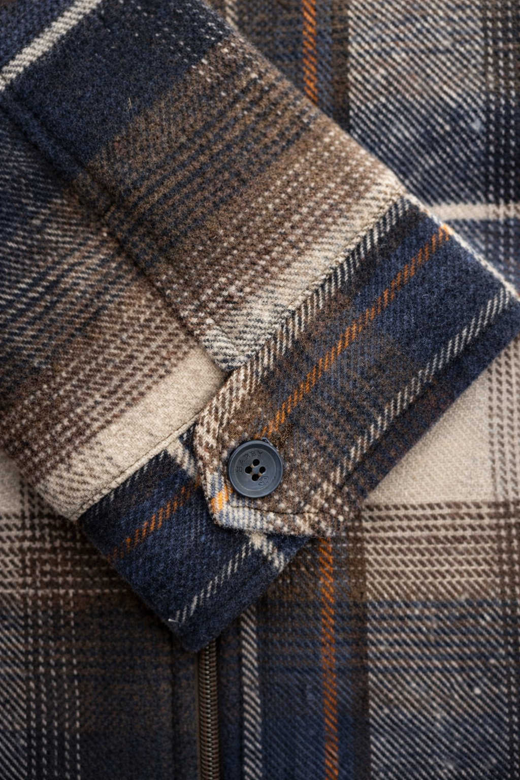 Checkered sweater with collar